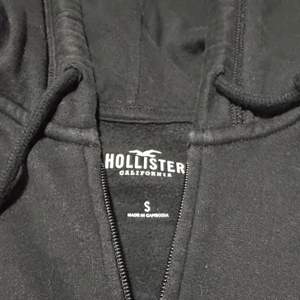 Hollister Black Zip-Up Hoodie - Picture 2 of 3